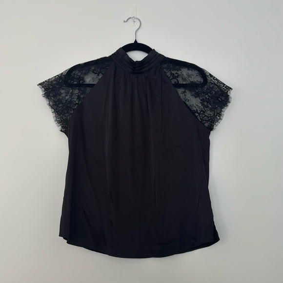 High Leck Lace Blouse - Picture 3 of 6
